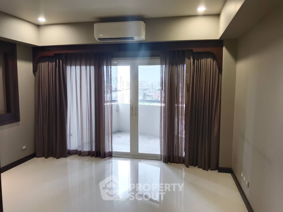 รูป คอนโด 2 ห้องนอน 142 ตร.ม. Tara Ruen Ake ย่านพลับพลา ขาย (ID 3257759) - รูปที่ 1/34