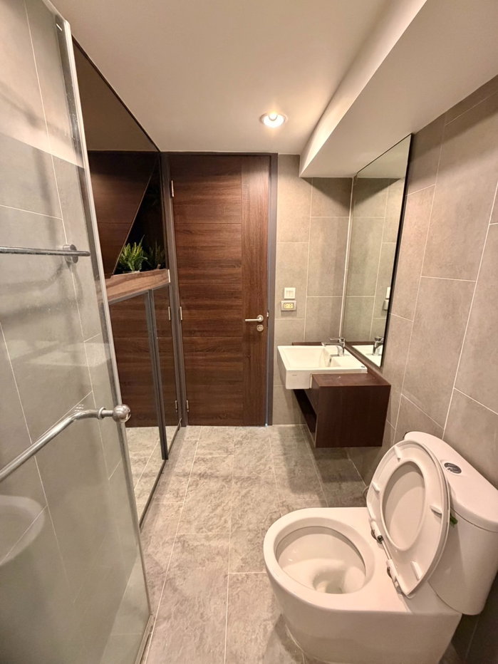 รูป *** ให้เช่าคอนโด : ซี เอกมัย Duplex ห้องสวย เฟอร์ครบ  เพดานสูง วิวเมือง (C Ekkamai) *** - รูปที่ 8/10