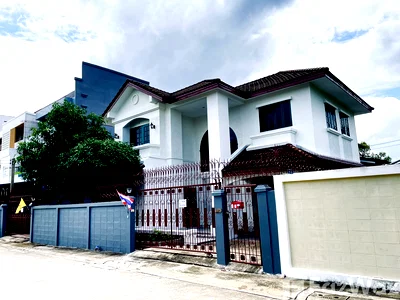 เช่าบ้านเดี่ยว ถนนประชาอุทิศ ห้วยขวาง : บ้านเดี่ยวให้เช่า 4 ห้องนอน ใน วังทองหลาง, กรุงเทพมหานคร 5570140