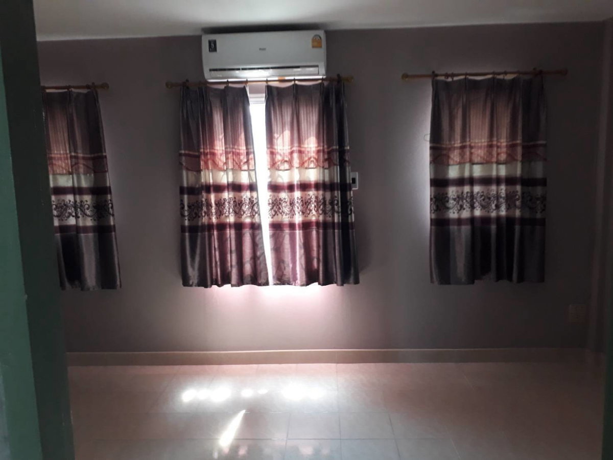 picture Two-story townhome for rent in Baan Suan Chatuchak. - 8/9