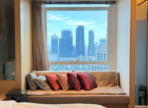 2 ห้องนอน | 2 ห้องน้ำ | BTS Phloen Chit | 141 ตร.ม. | 120,000 บาท/เดือน | ชั้น 37 — Athenee Residence กรุงเทพฯ