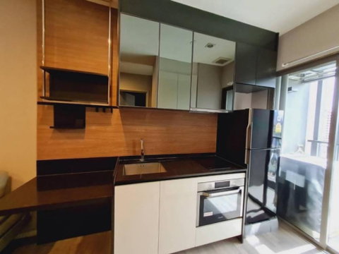 1 ห้องนอน | 1 ห้องน้ำ | BTS Surasak | 35 ตร.ม. | 16,000 บาท/เดือน | ชั้น 7 — The Room Sathorn-St.louis กรุงเทพฯ