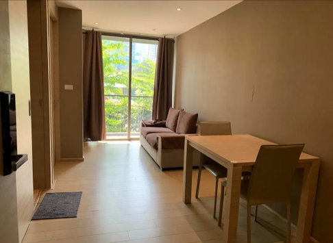 1Bed | 1Bath | BTS Sala Daeng | 33sqm | THB 23,000/mo | Fl.3 — KLASS SILOM Bangkok