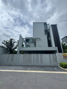 P0922/Luxury house next to Vive Krungthep Kreetha | Usable area 421 sq m. Rent 250,000 baht/month.