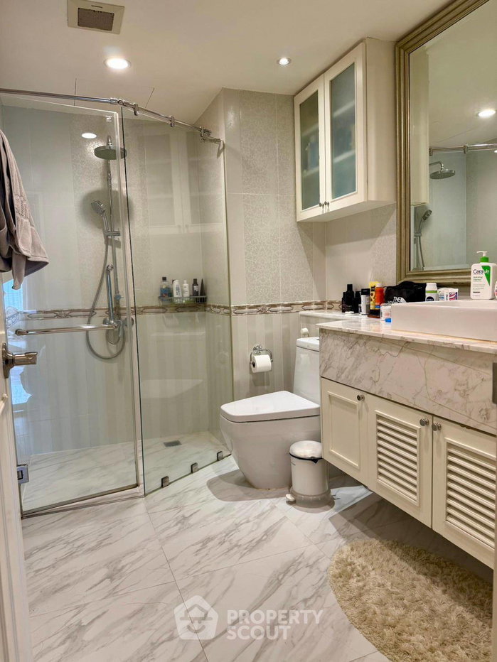 picture Spacious 3-BR 157 Sqm Sarin Place Condominium Near BTS Ratchayothin (ID 3189097) - 11/16
