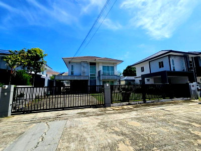 Houses for rent Chonburi : Single house for rent, Pruksa Nara 1, near Nong Mon. Large house with ample living space.