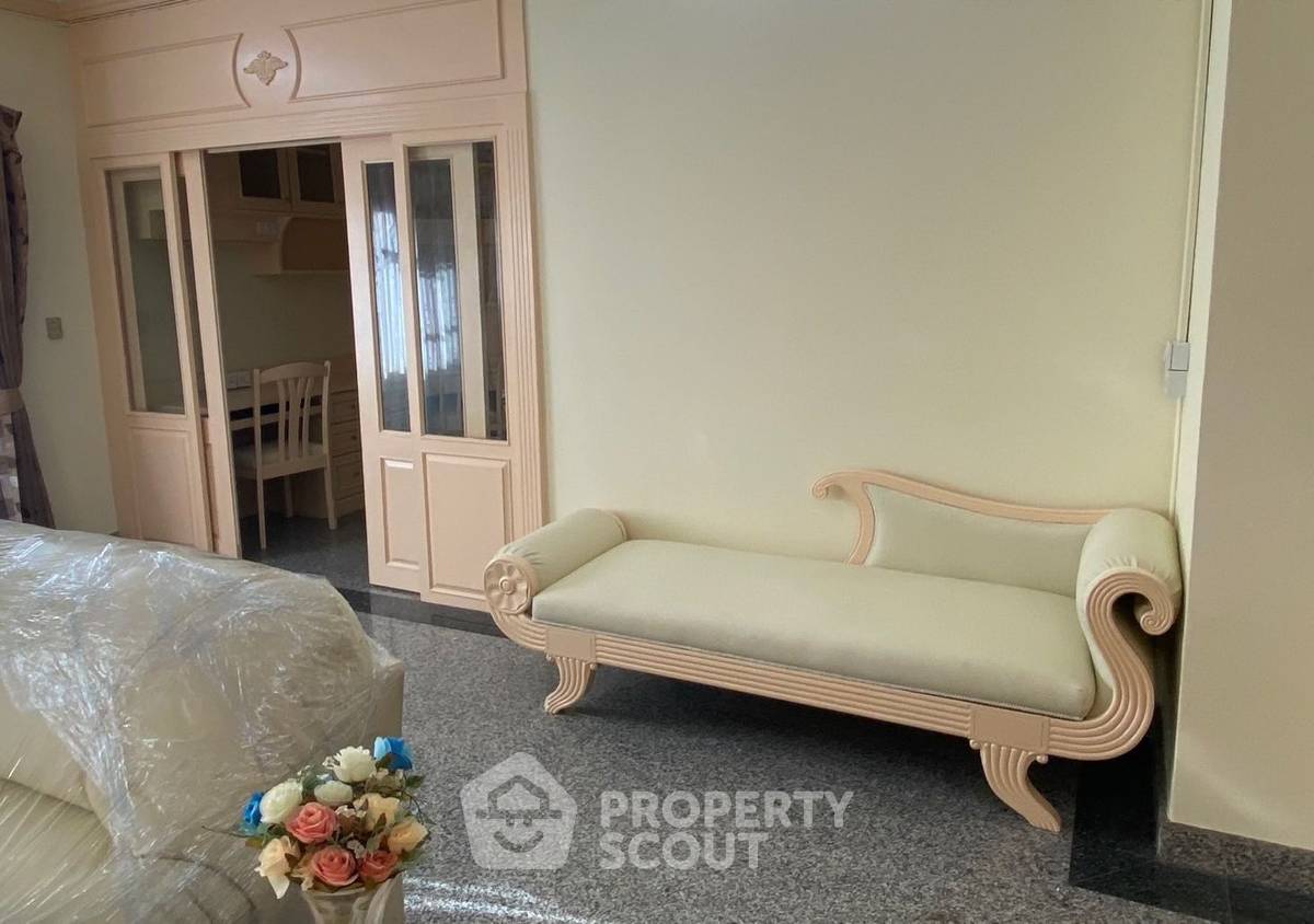 picture Large 5-BR 270 Sqm, Royal Castle Sukhumvit, BTS Phrom Phong (ID 1330026) - 25/25