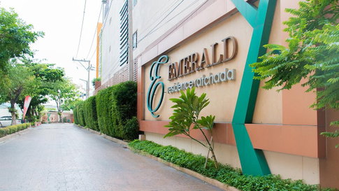 1 ห้องนอน | 1 ห้องน้ำ | MRT Huai Khwang | 31 ตร.ม. | 15,000 บาท/เดือน | ชั้น 2 — Emerald Residence Ratchada กรุงเทพฯ
