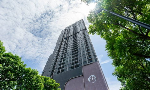 1 ห้องนอน | 1 ห้องน้ำ | MRT Queen Sirikit National Convention Centre | 33 ตร.ม. | 26,000 บาท/เดือน | ชั้น 12 — Life Rama 4 - Asoke กรุงเทพฯ