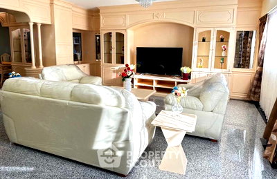 Condos for rent : Large 5-BR 270 Sqm, Royal Castle Sukhumvit, BTS Phrom Phong (ID 1330026)