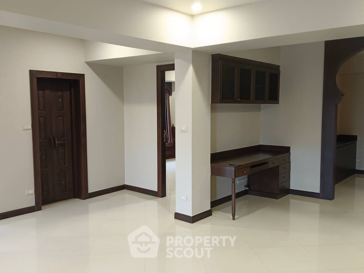 รูป คอนโด 2 ห้องนอน 142 ตร.ม. Tara Ruen Ake ย่านพลับพลา ขาย (ID 3257759) - รูปที่ 10/34