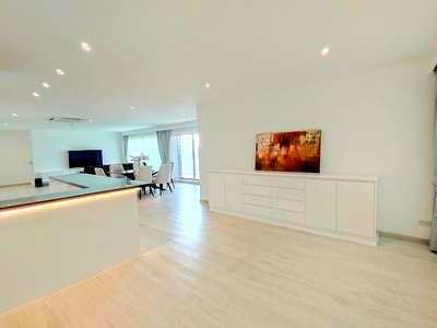 คอนโดให้เช่า : 2 ห้องนอน | 2 ห้องน้ำ | BTS Sala Daeng | 144 ตร.ม. | 75,000 บาท/เดือน | ชั้น 11 — Silom Condominium กรุงเทพฯ