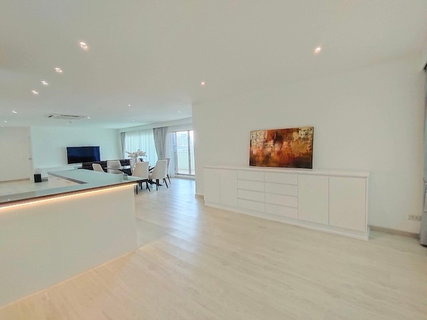รูปภาพ 2Bed | 2Bath | BTS Sala Daeng | 144sqm | THB 75,000/mo | Fl.11 — Silom Condominium Bangkok