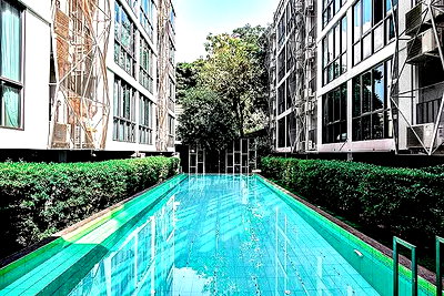 คอนโดให้เช่า : 2 ห้องนอน | 2 ห้องน้ำ | BTS Phra Khanong | 60 ตร.ม. | 35,000 บาท/เดือน | ชั้น 3 — Sukhumvit Suite กรุงเทพฯ