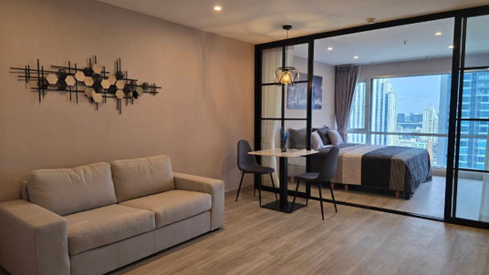 รูปภาพ 1 ห้องนอน | 1 ห้องน้ำ | BTS Nana | 40 ตร.ม. | 19,000 บาท/เดือน | ชั้น 25 — Sukhumvit Suite กรุงเทพฯ