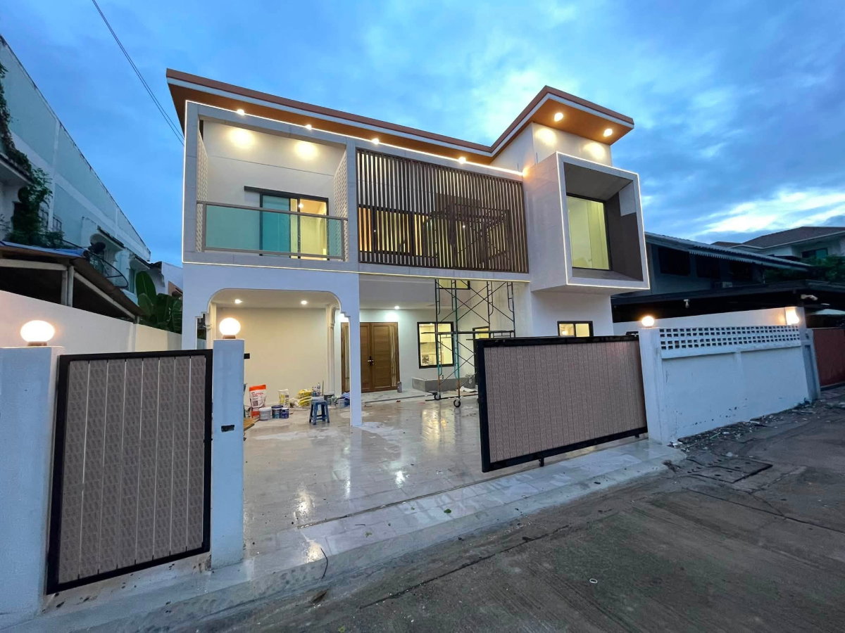 รูป P0912/[ขายด่วน] บ้านเดี่ยวหลังใหญ่ ซอยลาดพร้าว 87 (ทะลุเลียบด่วน CDC) - รูปที่ 2/35