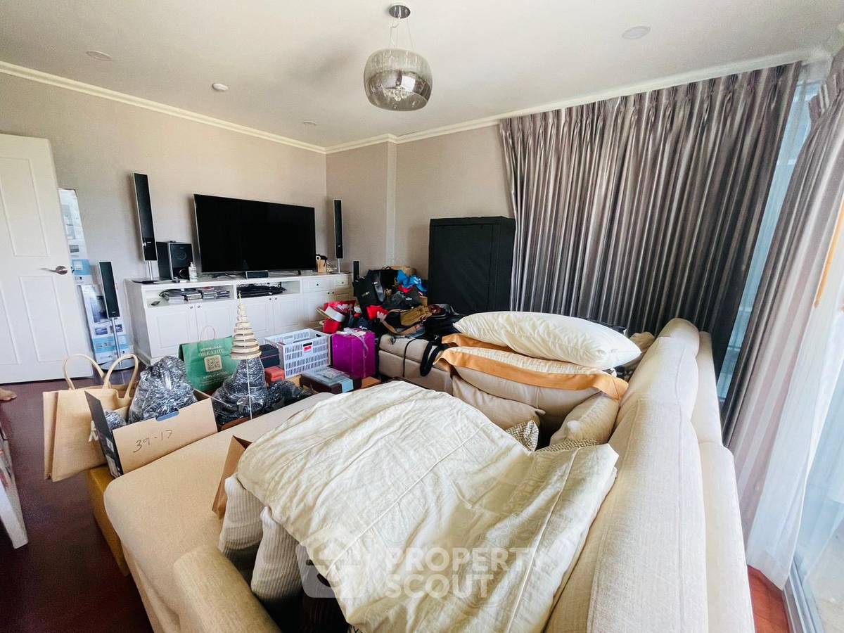 picture Spacious 3-BR 157 Sqm Sarin Place Condominium Near BTS Ratchayothin (ID 3189097) - 13/16