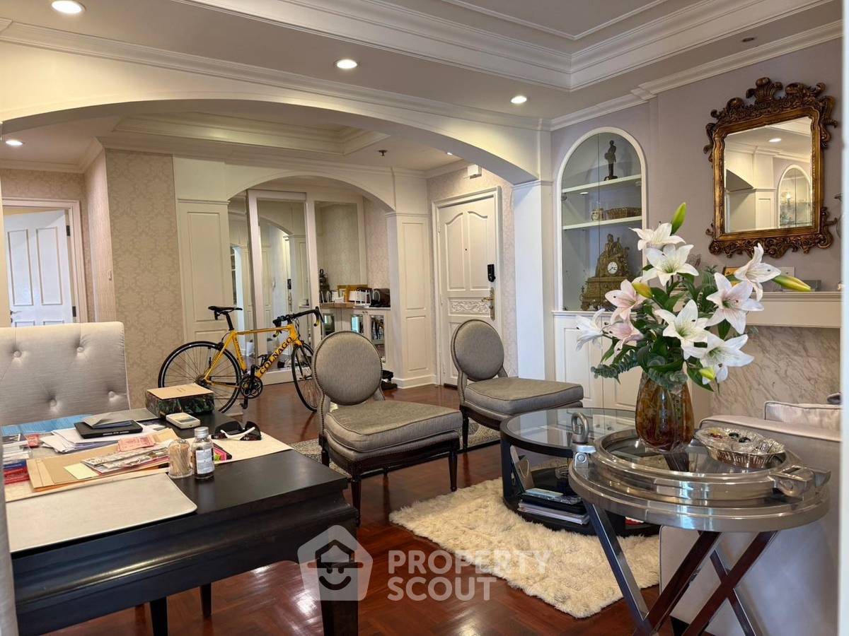picture Spacious 3-BR 157 Sqm Sarin Place Condominium Near BTS Ratchayothin (ID 3189097) - 2/16