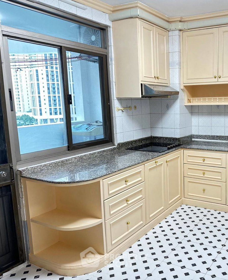 picture Large 5-BR 270 Sqm, Royal Castle Sukhumvit, BTS Phrom Phong (ID 1330026) - 17/25