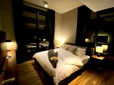 คอนโดให้เช่า : 2 ห้องนอน | 1 ห้องน้ำ | MRT Phetchaburi | 75 ตร.ม. | 80,000 บาท/เดือน | ชั้น 26 — The Lofts Asoke กรุงเทพฯ