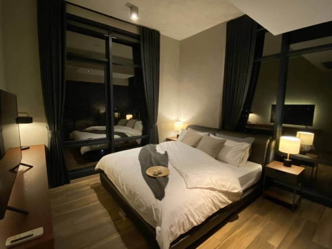 2 ห้องนอน | 1 ห้องน้ำ | MRT Phetchaburi | 75 ตร.ม. | 80,000 บาท/เดือน | ชั้น 26 — The Lofts Asoke กรุงเทพฯ