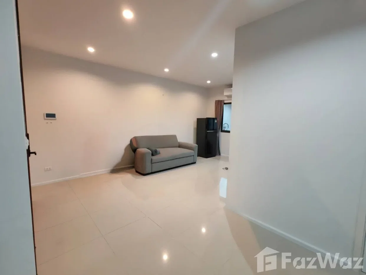 picture A fully furnished, move-in-ready home designed for comfortab 6726437 - 2/8