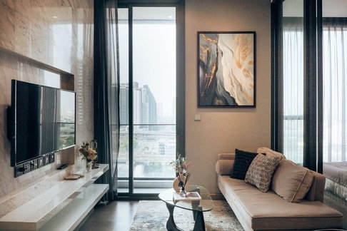 1 ห้องนอน | 1 ห้องน้ำ | MRT Phetchaburi | 36 ตร.ม. | 38,000 บาท/เดือน | ชั้น 16 — The Esse At Singha Complex กรุงเทพฯ