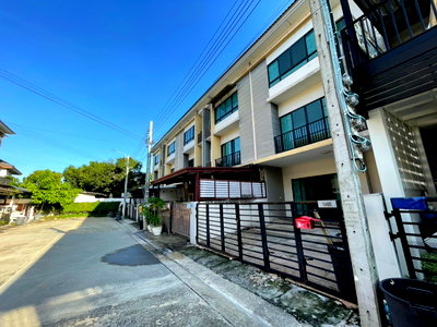 ทาวน์โฮม สนามบินสุวรรณภูมิ : ขายทาวน์โฮม 3 ชั้น หมู่บ้าน The Connect U3 ซ.เฉลิมพระเกียรติ 67