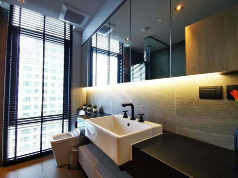 2 ห้องนอน | 2 ห้องน้ำ | MRT Phetchaburi | 87 ตร.ม. | 60,000 บาท/เดือน | ชั้น 19 — The Lofts Asoke กรุงเทพฯ