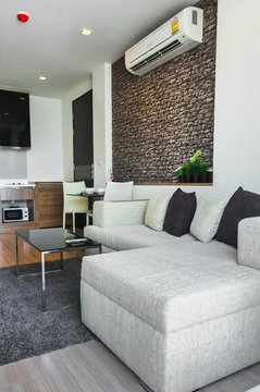 1 ห้องนอน | 1 ห้องน้ำ | BTS Asok | 40 ตร.ม. | 35,000 บาท/เดือน | ชั้น 36 — Rhythm Sathorn กรุงเทพฯ