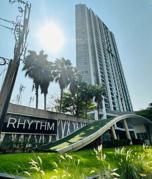 1 ห้องนอน | 1 ห้องน้ำ | BTS Ekkamai | 45 ตร.ม. | 25,000 บาท/เดือน | ชั้น 7 — Rhythm Sukhumvit 44/1 กรุงเทพฯ