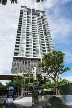 1 ห้องนอน | 1 ห้องน้ำ | BTS Saphan Taksin | 35 ตร.ม. | 23,000 บาท/เดือน | ชั้น 35 — Rhythm Sathorn กรุงเทพฯ