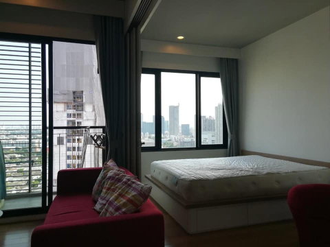 1Bed | 1Bath | BTS On Nut | 40sqm | THB 15,000/mo | Fl.19 — Blocs 77 Bangkok