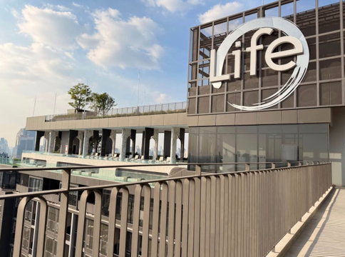 1 ห้องนอน | 1 ห้องน้ำ | MRT Queen Sirikit National Convention Centre | 36 ตร.ม. | 28,000 บาท/เดือน | ชั้น 11 — Life Rama 4 - Asoke กรุงเทพฯ