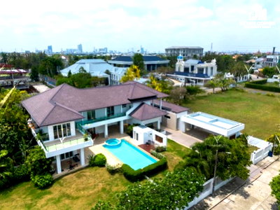 Houses for sale Samut Prakarn : Luxury Mansion in Summit Windmill Golf Club | Prime Luxury Residence on 618.8 Sq. W. (approx. 2,475 sq. m.) of Land with 1,369 Sq. M. of Living Space