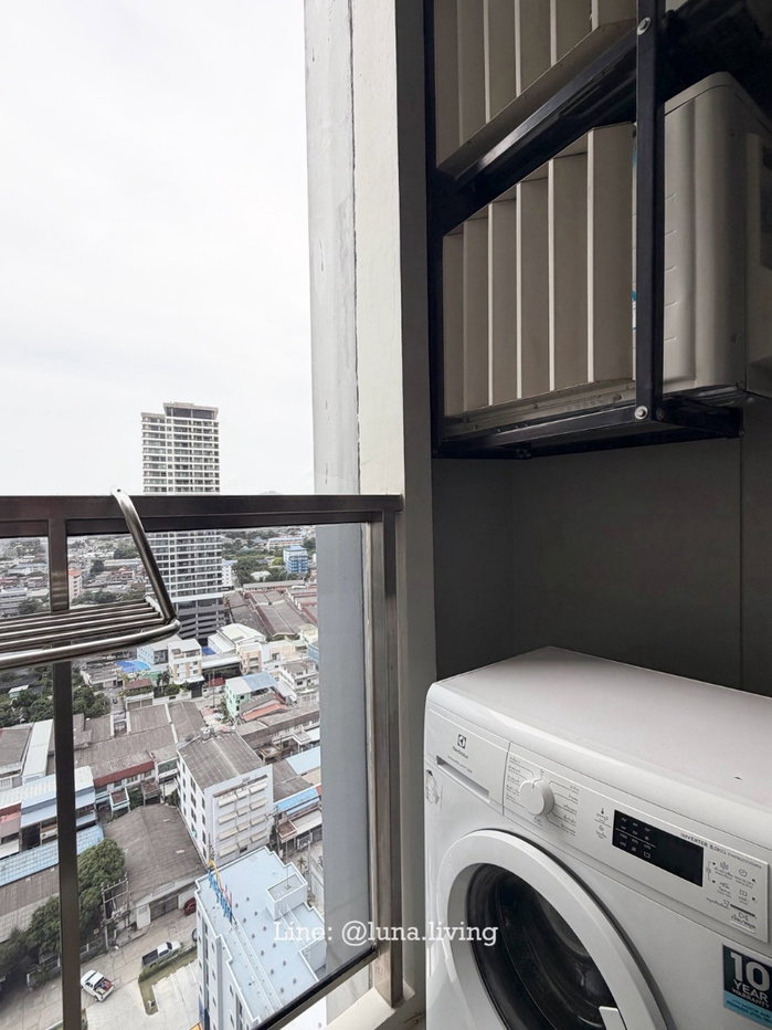 picture ✨ For rent  Keen Center Sriracha ✨  - 10/10