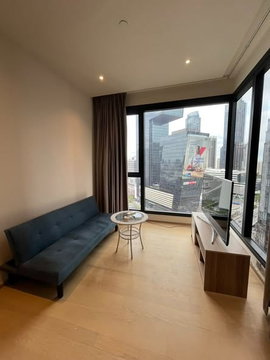 1 ห้องนอน | 1 ห้องน้ำ | MRT Phra Ram 9 | 40 ตร.ม. | 25,000 บาท/เดือน | ชั้น 22 — Ashton Asok กรุงเทพฯ