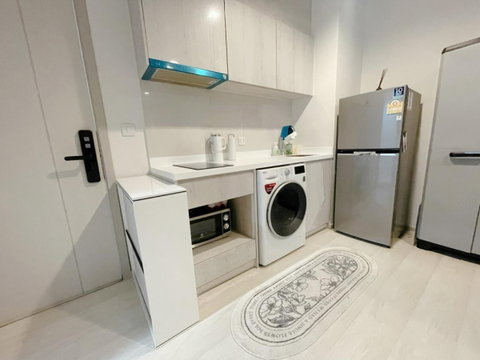 2 ห้องนอน | 1 ห้องน้ำ | BTS Phra Khanong | 50 ตร.ม. | 28,000 บาท/เดือน | ชั้น 27 — Life Sukhumvit 48 กรุงเทพฯ