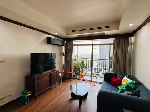 1 ห้องนอน | 1 ห้องน้ำ | BTS Ekkamai | 57 ตร.ม. | 28,000 บาท/เดือน | ชั้น 21 — Monterey Place กรุงเทพฯ
