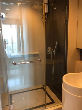 1 ห้องนอน | 1 ห้องน้ำ | BTS Saphan Taksin | 34 ตร.ม. | 18,000 บาท/เดือน | ชั้น 27 — Rhythm Sathorn กรุงเทพฯ