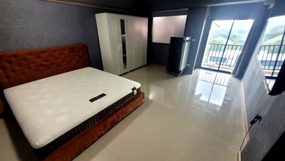 Condos for sale : Best Price! Siri-Srilasalle Condominium by the owner