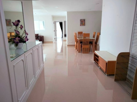 3 ห้องนอน | 3 ห้องน้ำ | BTS Phaya Thai | 163 ตร.ม. | 75,000 บาท/เดือน | ชั้น 11 — Richmond Palace กรุงเทพฯ