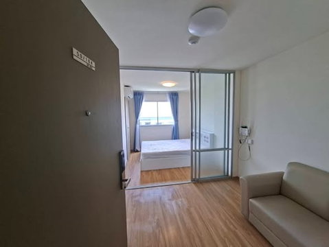 1 ห้องนอน | 1 ห้องน้ำ | MRT Ratchadaphisek | 26 ตร.ม. | 7,000 บาท/เดือน | ชั้น 6 — Lumpini Township Rangsit Khlong 1 กรุงเทพฯ