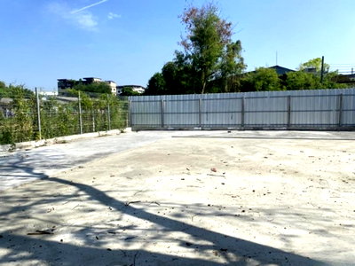 Land for rent : Land for rent in Bang Kradi, Rama 2, Bang Khun Thian. 56 sq. wah corner plot with road frontage on two sides. 11,498 Baht/month. Bangkok.