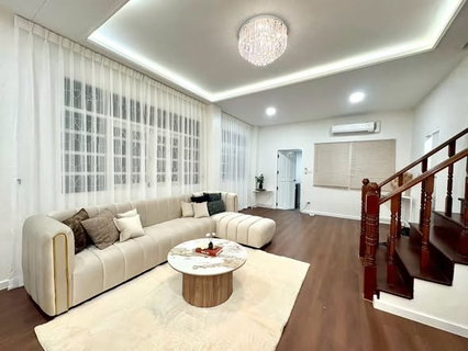 รูปภาพ 5Bed | 4Bath | MRT Ratchadaphisek | 160.5sqm | THB 130,000/mo | Fl.3 — Townhome Bangkok