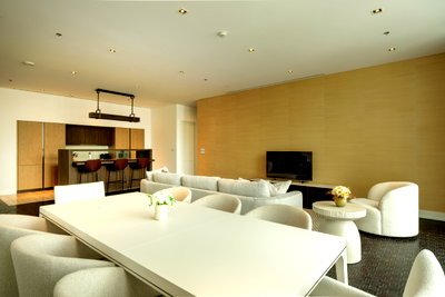 ขายคอนโด : THE RITZ-CARLTON RESIDENCES Luxury 3-Bedroom in the heart of Bangkok