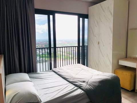 1 ห้องนอน | 1 ห้องน้ำ | MRT Phra Nang Klao Bridge | 31 ตร.ม. | 11,000 บาท/เดือน | ชั้น 30 — The Politan Rive กรุงเทพฯ