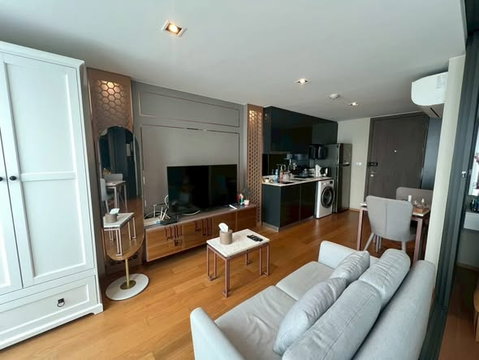 1Bed | 1Bath | BTS Sala Daeng | 33sqm | THB 25,000/mo | Fl.4 — Altitude Define Bangkok
