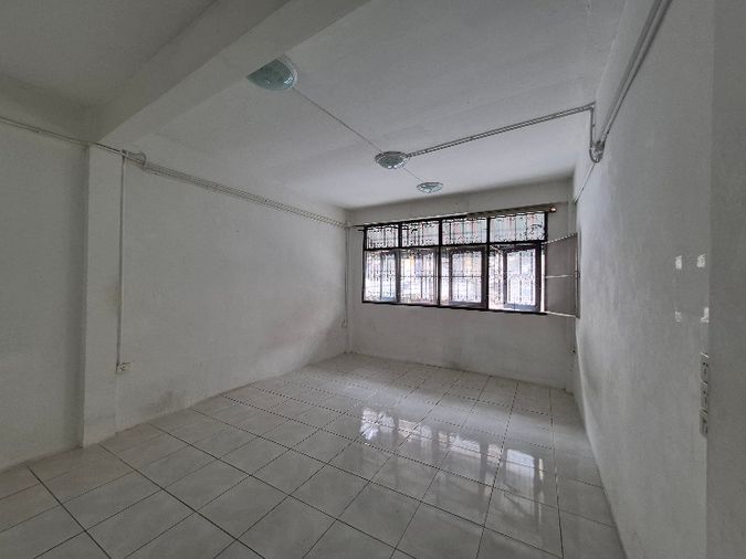 3-bed townhouse for rent, 20 sq wah, Khlong San