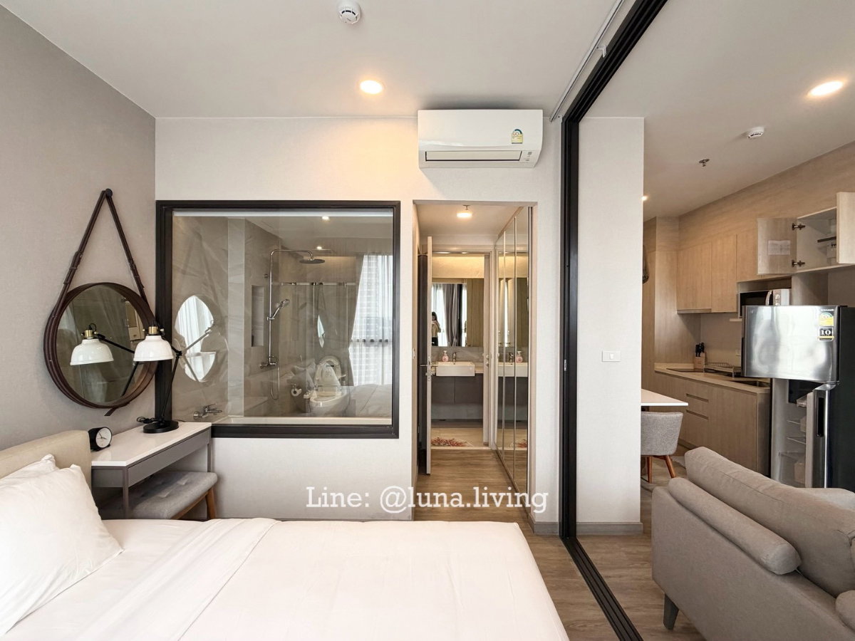 picture ✨ For rent  Keen Center Sriracha ✨  - 2/10